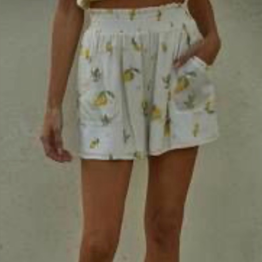Floral Print Women SZM BEACH VACATION RESORTWEAR SHORTS LIGHTWEIGTH NWT